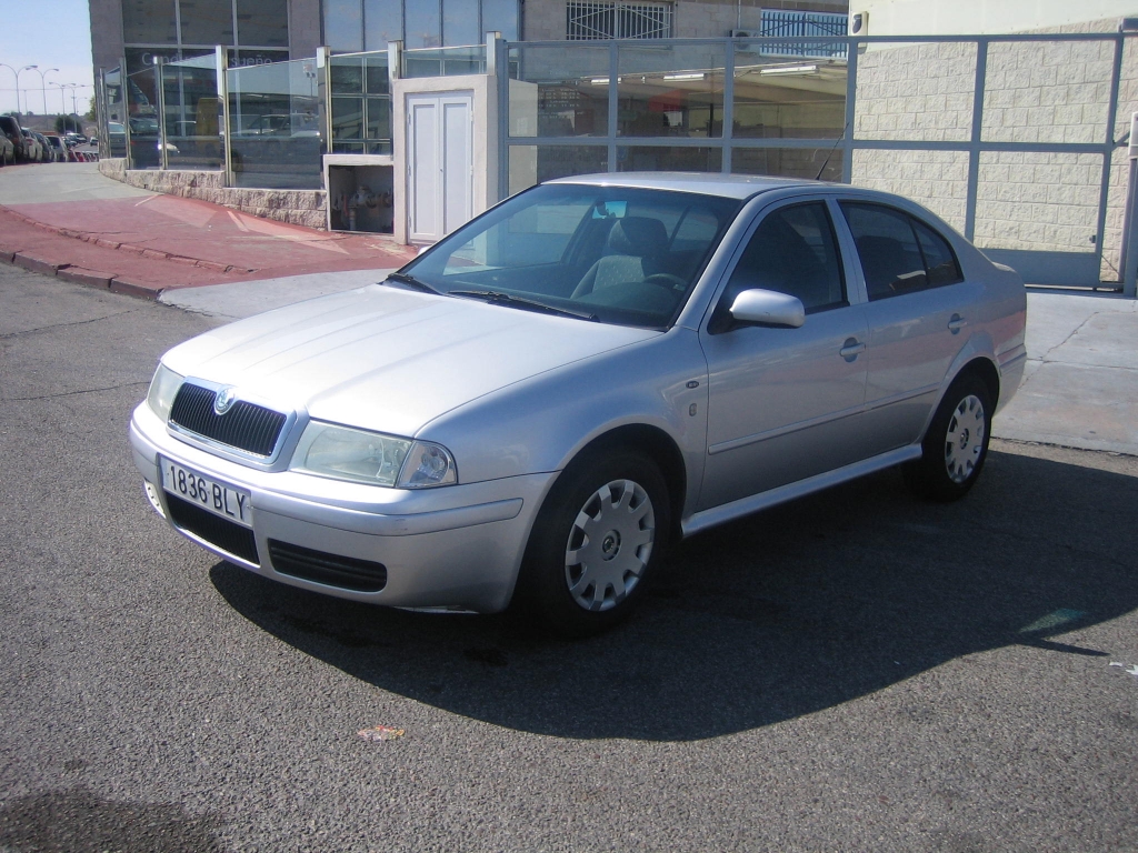 VISTA DELANTERA IZQUIERDA SKODA OCTAVIA 1.9 TDI 90CV