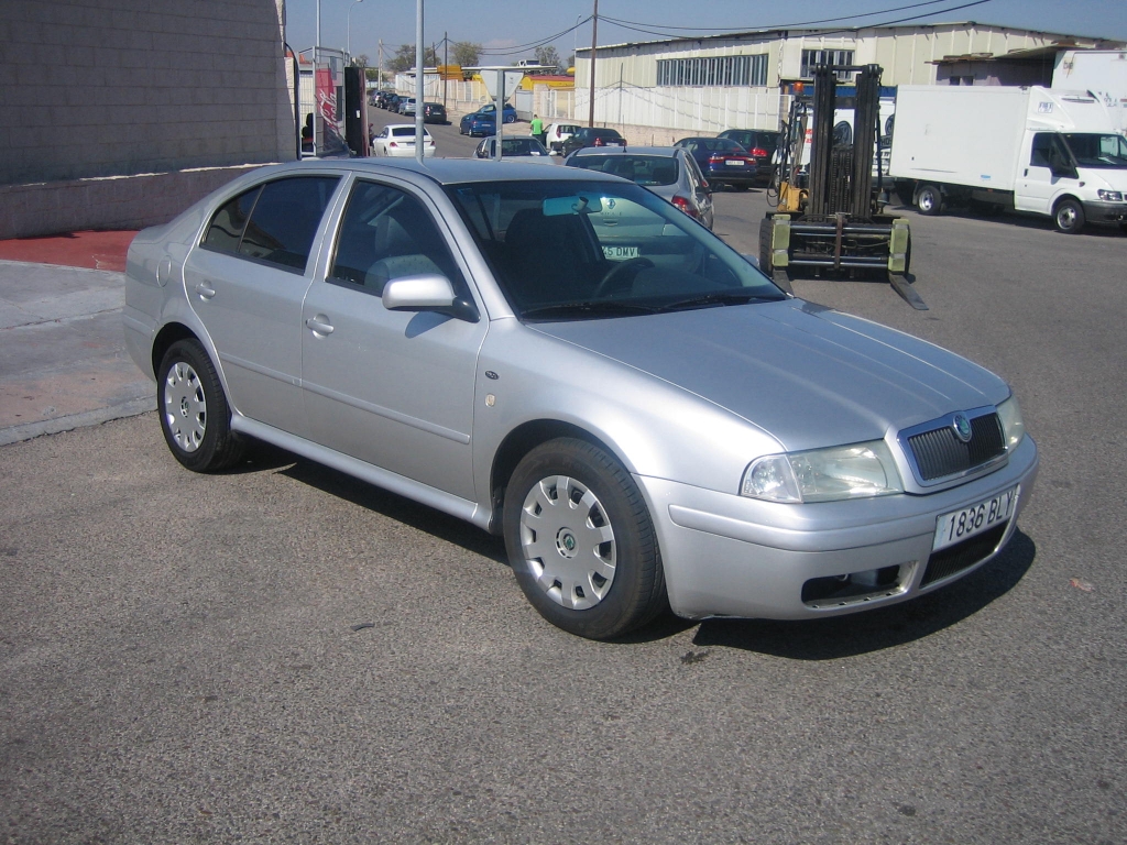 VISTA DELANTERA DERECHA SKODA OCTAVIA 1.9 TDI 90CV