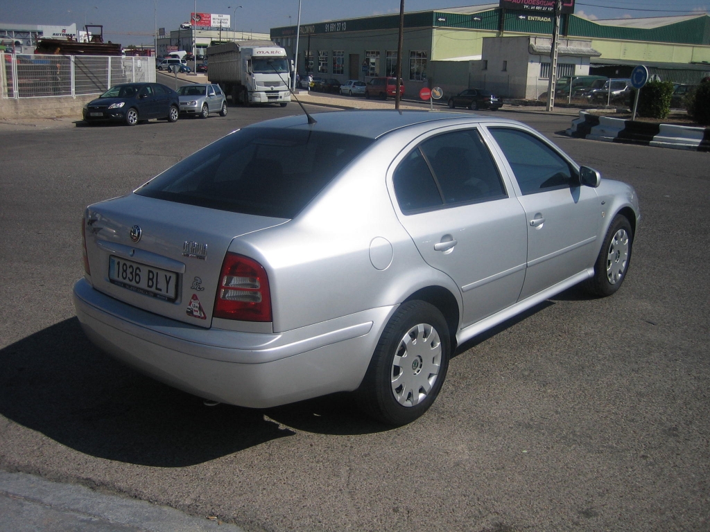 VISTA TRASERA DERECHA SKODA OCTAVIA 1.9 TDI 90CV