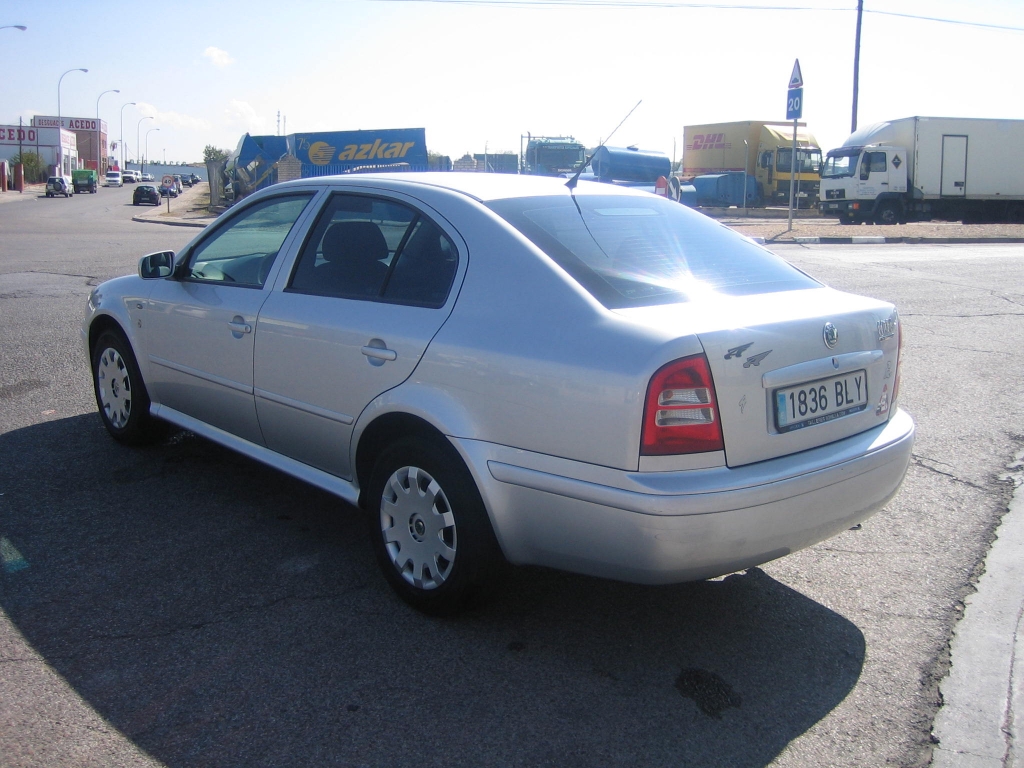 VISTA TRASERA IZQUIERDA SKODA OCTAVIA 1.9 TDI 90CV