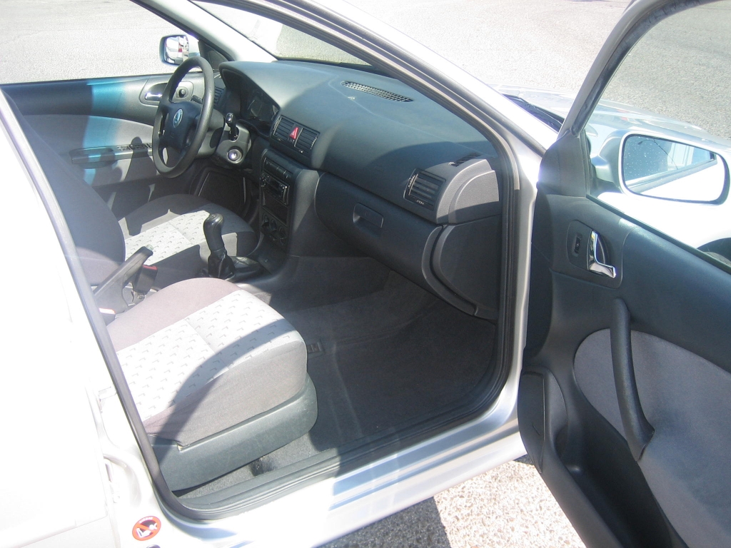 VISTA INTERIOR DERECHO SKODA OCTAVIA 1.9 TDI 90CV 