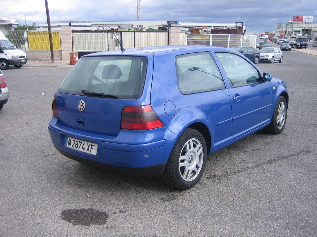 VISTA TRASERA DERECHA VOLKSWAGEN GOLF 1.9 TDI 110CV