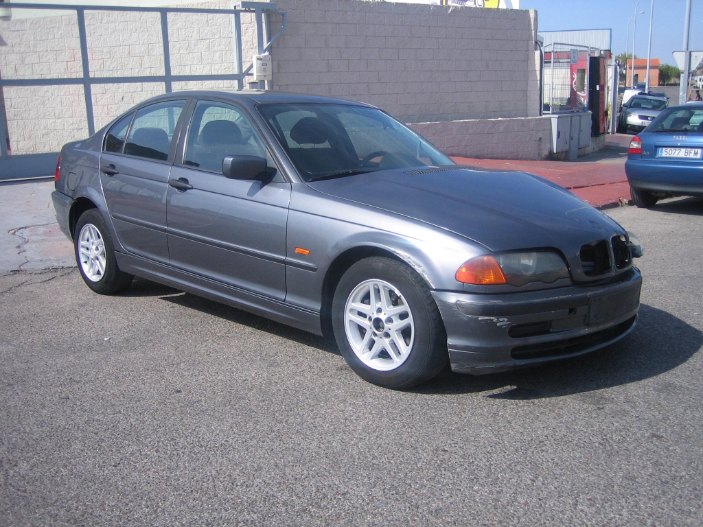 VISTA DELANTERA DERECHA VISTA GOLPE