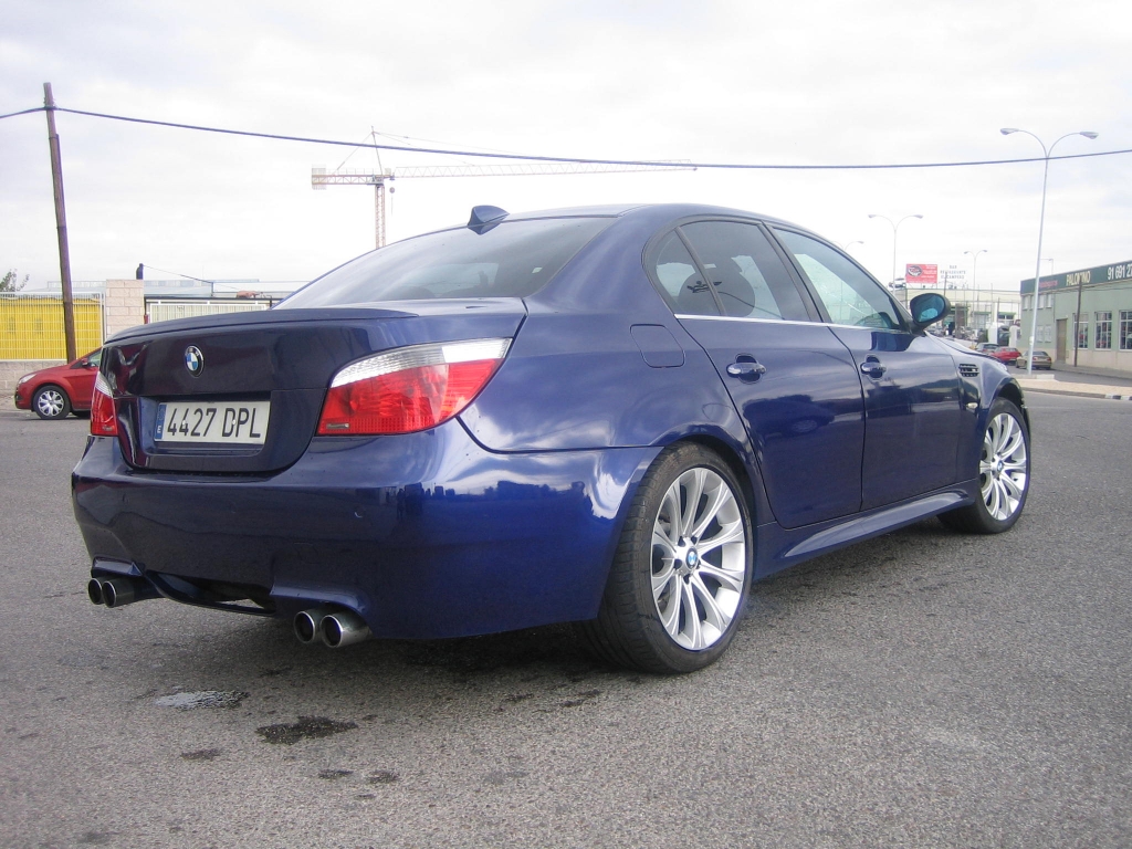 VISTA TRASERA DERECHA BMW M-5 5.0 507CV