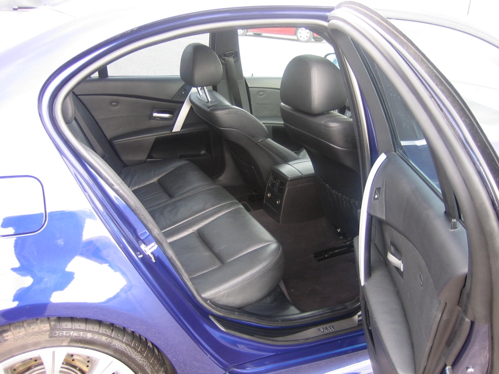 VISTA INTERIOR TRASERO 2 BMW M-5 5.0 507CV