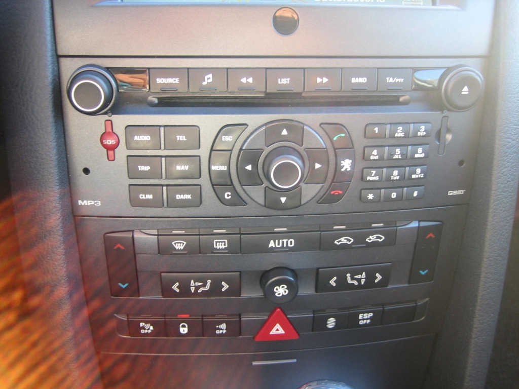 VISTA CD Y CLIMA PEUGEOT 407 COUPE 2.7 204CV AUTOMATICO