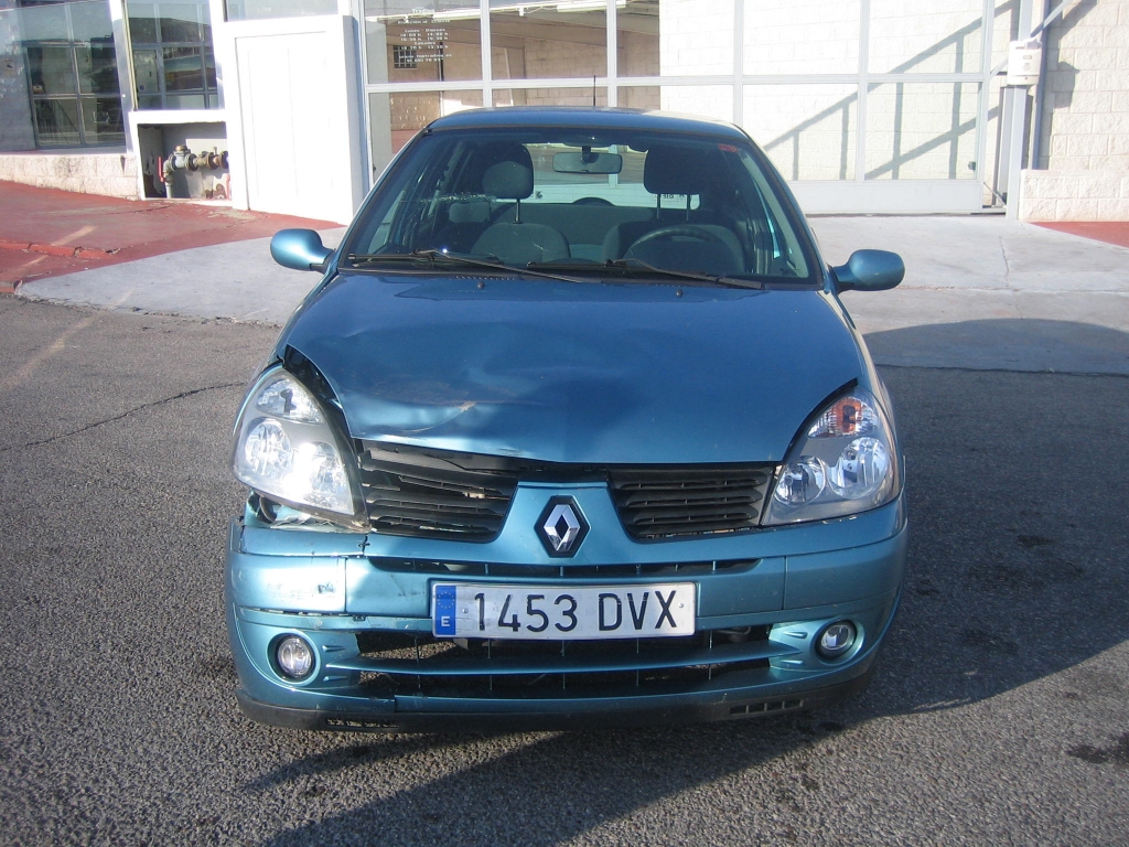VISTA DELANTERA RENAULT CLIO 1.2 75CV GASOLINA