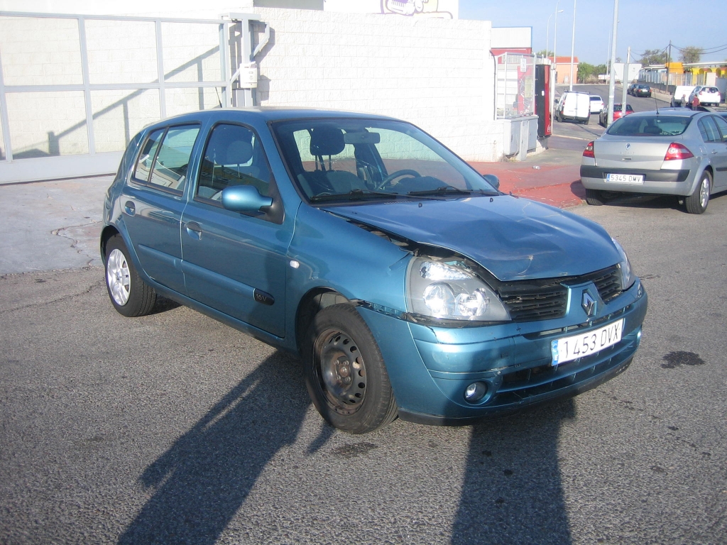 VISTA DELANTERA DERECHA RENAULT CLIO 1.2 75CV GASOLINA
