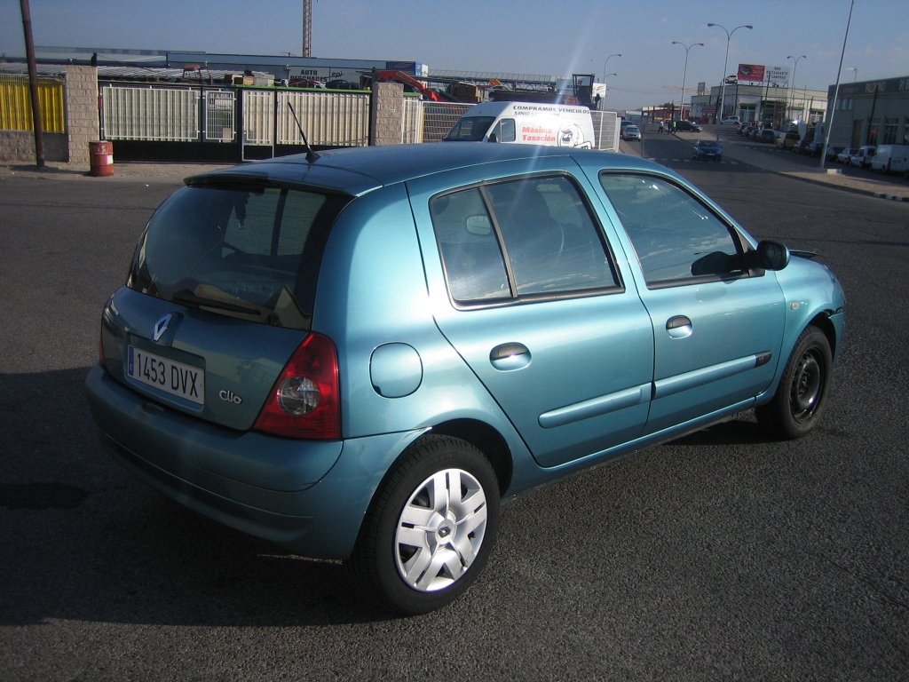 VISTA TRASERA DERECHA RENAULT CLIO 1.2 75CV GASOLINA