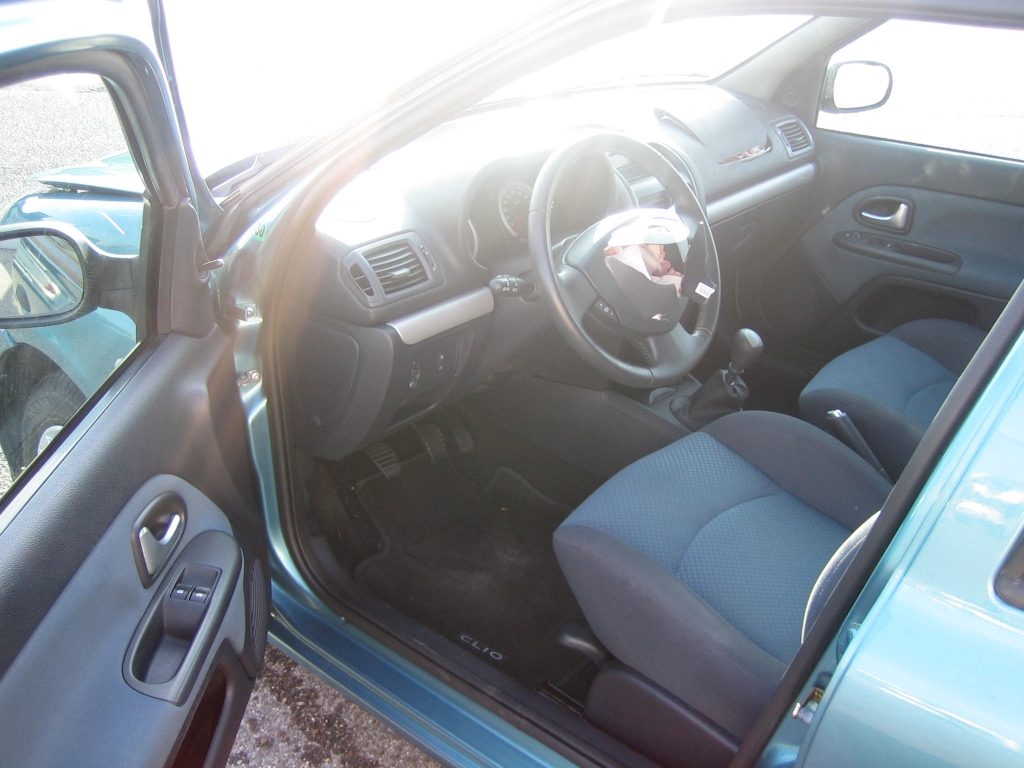 VISTA INTERIOR IZQUIERDO RENAULT CLIO 1.2 75CV GASOLINA 