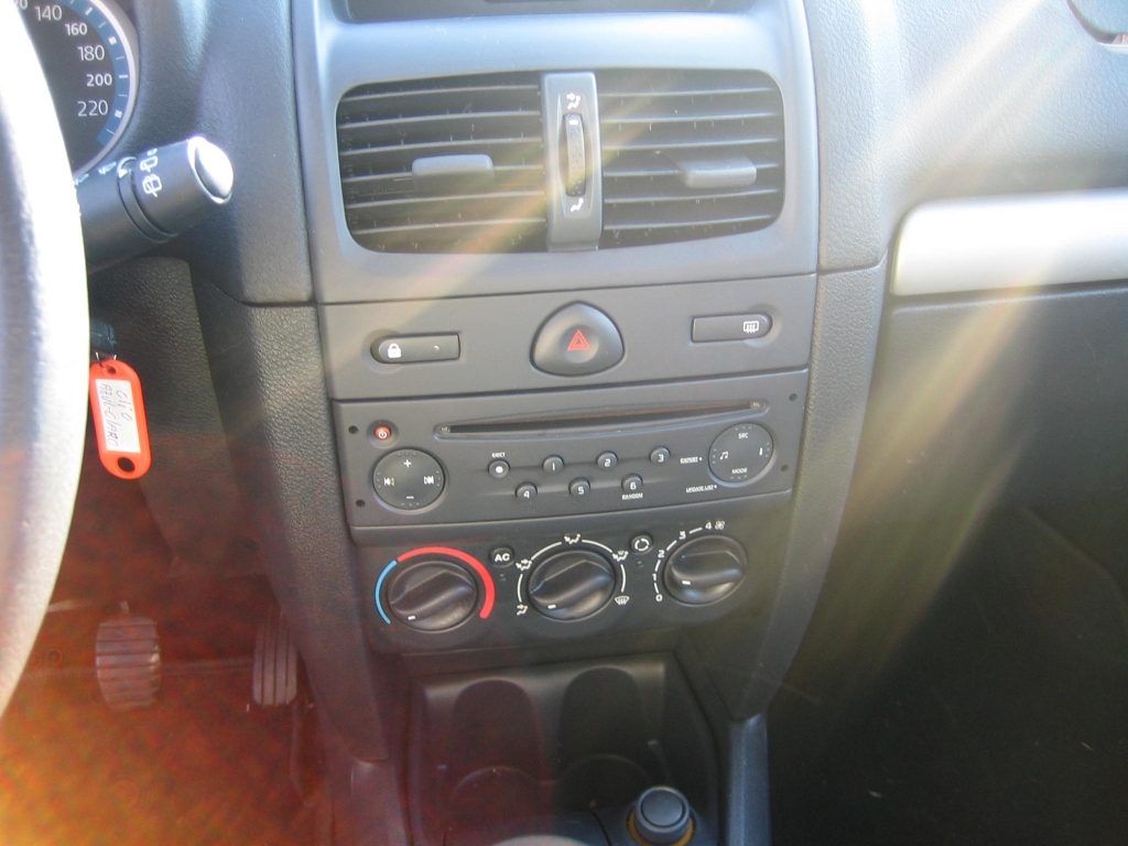 VISTA CD Y A/C RENAULT CLIO 1.2 75CV GASOLINA