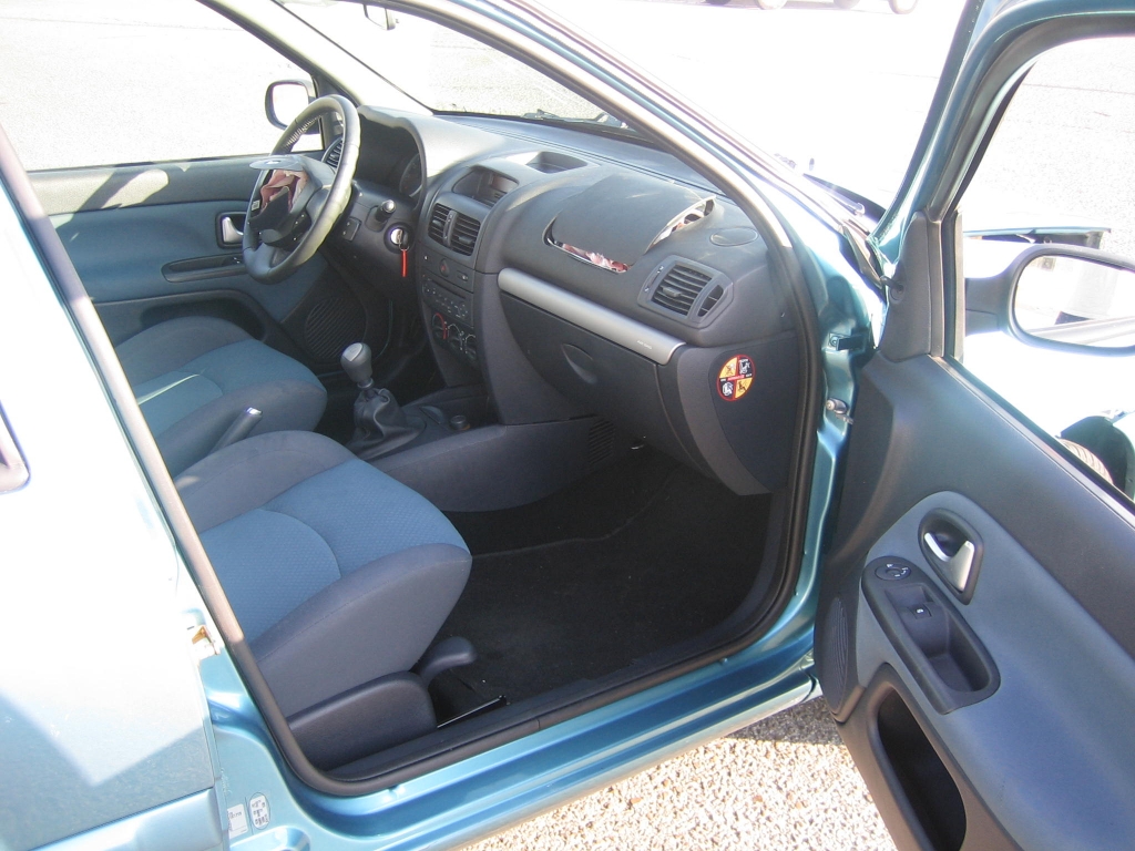 VISTA INTERIOR DERECHO RENAULT CLIO 1.2 75CV GASOLINA