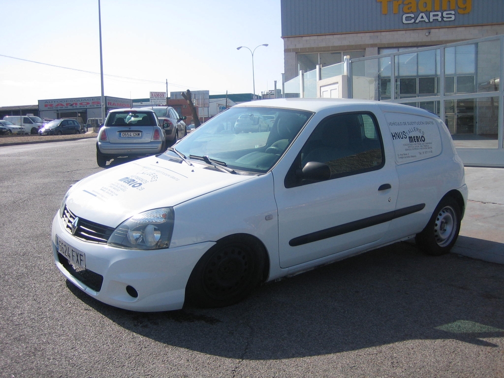 VISTA DELANTERA IZQUIERDA RENAULT CLIO 1.5 DCI 64CV