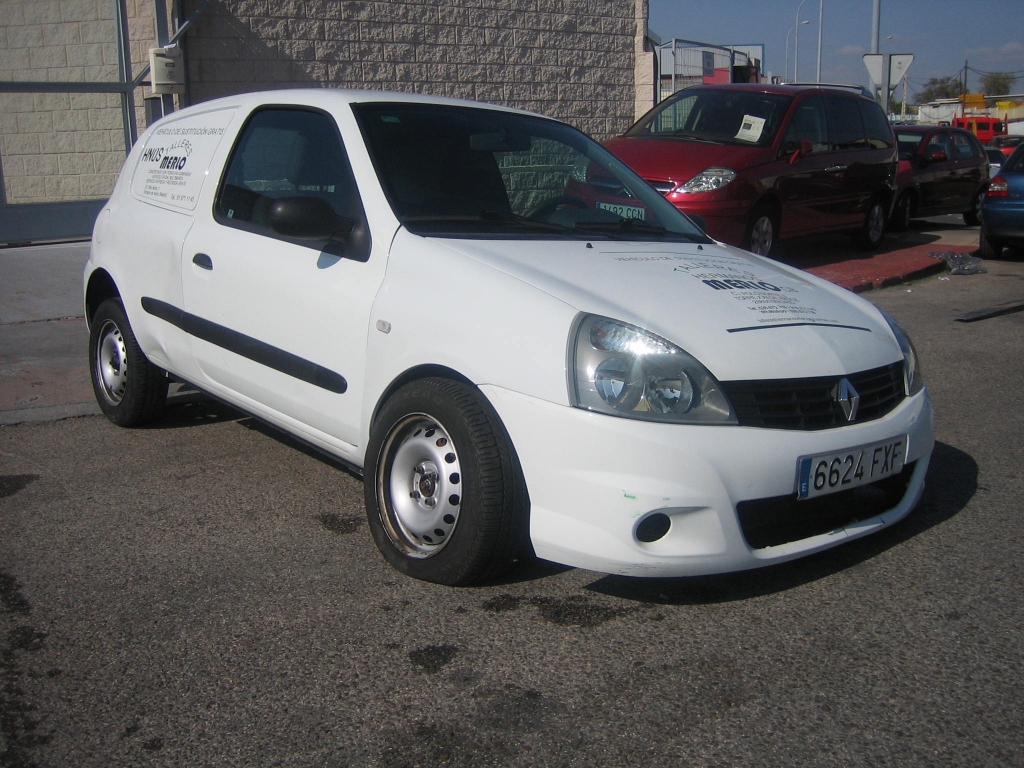 VISTA DELANTERA DERECHA RENAULT CLIO 1.5 DCI 64CV