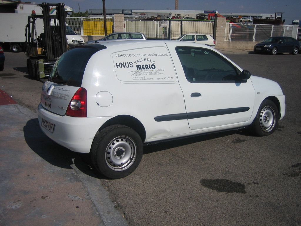 VISTA TRASERA DERECHA RENAULT CLIO 1.5 DCI 64CV