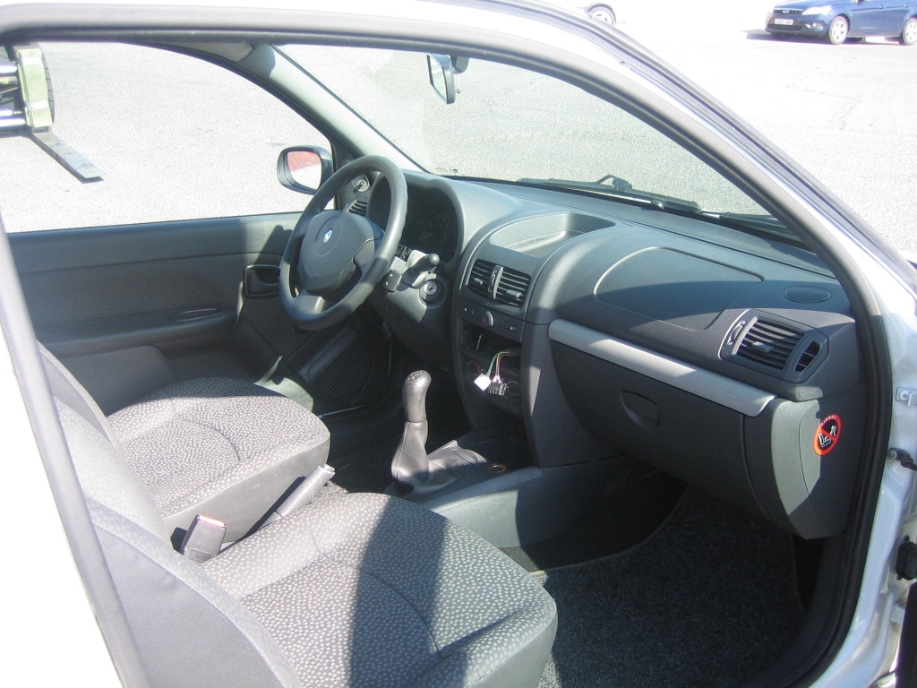 VISTA INTERIOR DERECHO RENAULT CLIO 1.5 DCI 64CV