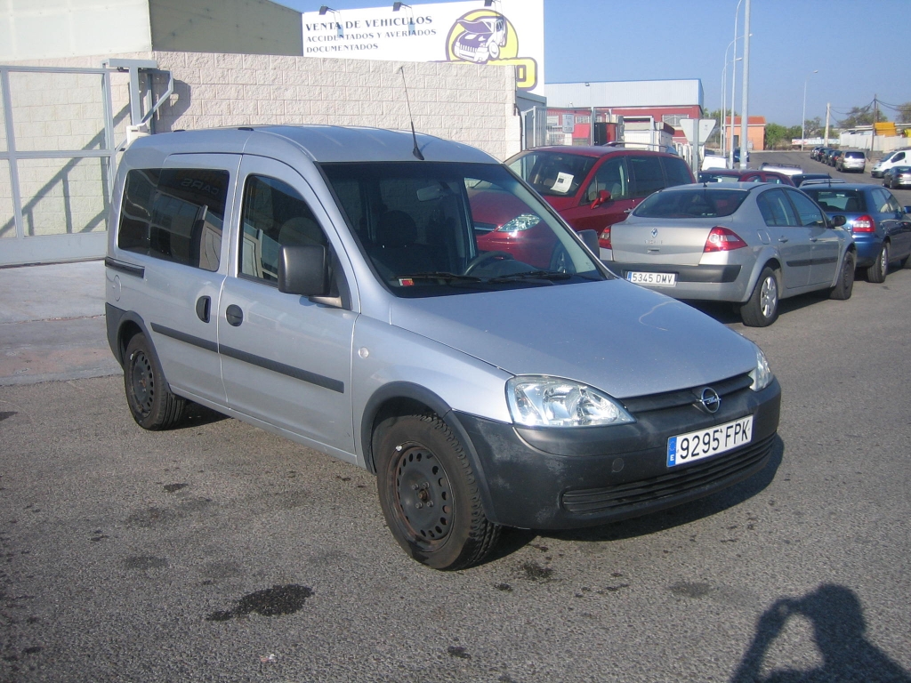 VISTA DELANTERA DERECHA OPEL COMBO 1.3 CDTI 75CV COMBI 