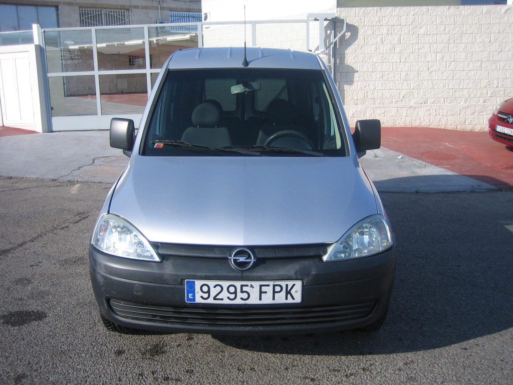 VISTA DELANTERA OPEL COMBO 1.3 CDTI 75CV COMBI