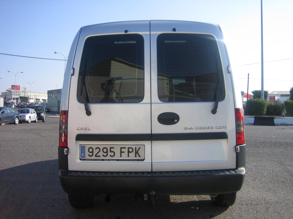 VISTA TRASERA OPEL COMBO 1.3 CDTI 75CV COMBI