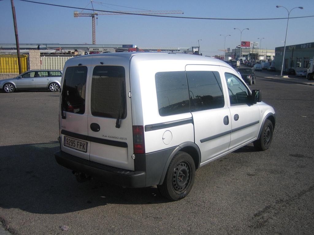 VISTA TRASERA DERECHA OPEL COMBO 1.3 CDTI 75CV COMBI