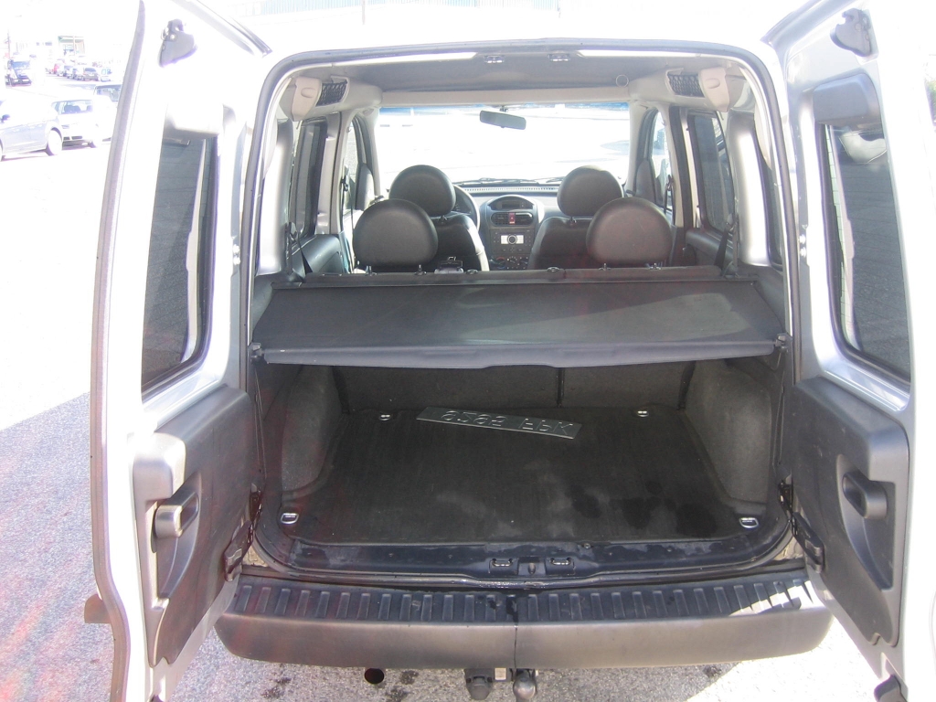 VISTA INTERIOR OPEL COMBO 1.3 CDTI 75CV COMBI
