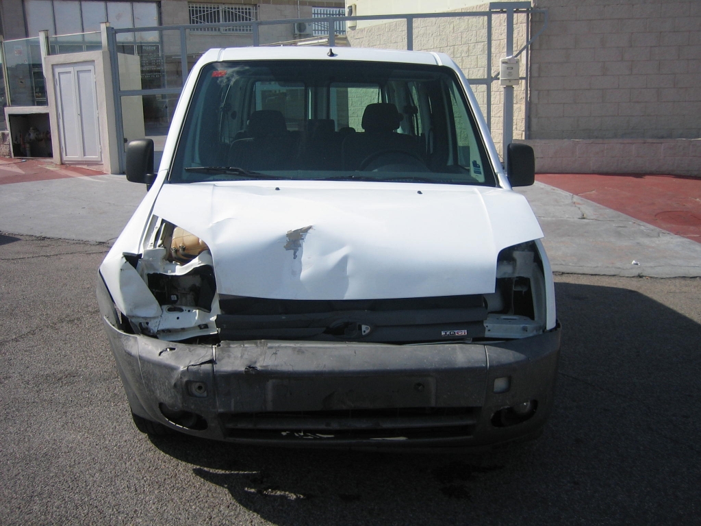 VISTA DELANTERA FORD TOURNEO CONET 1.8 TDCI 75CV COMBI