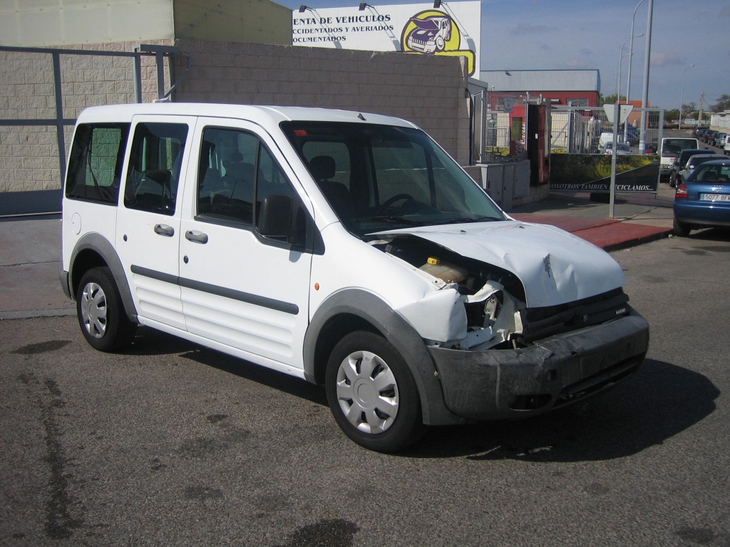 VISTA DELANTERA DERECHA FORD TOURNEO CONET 1.8 TDCI 75CV COMBI