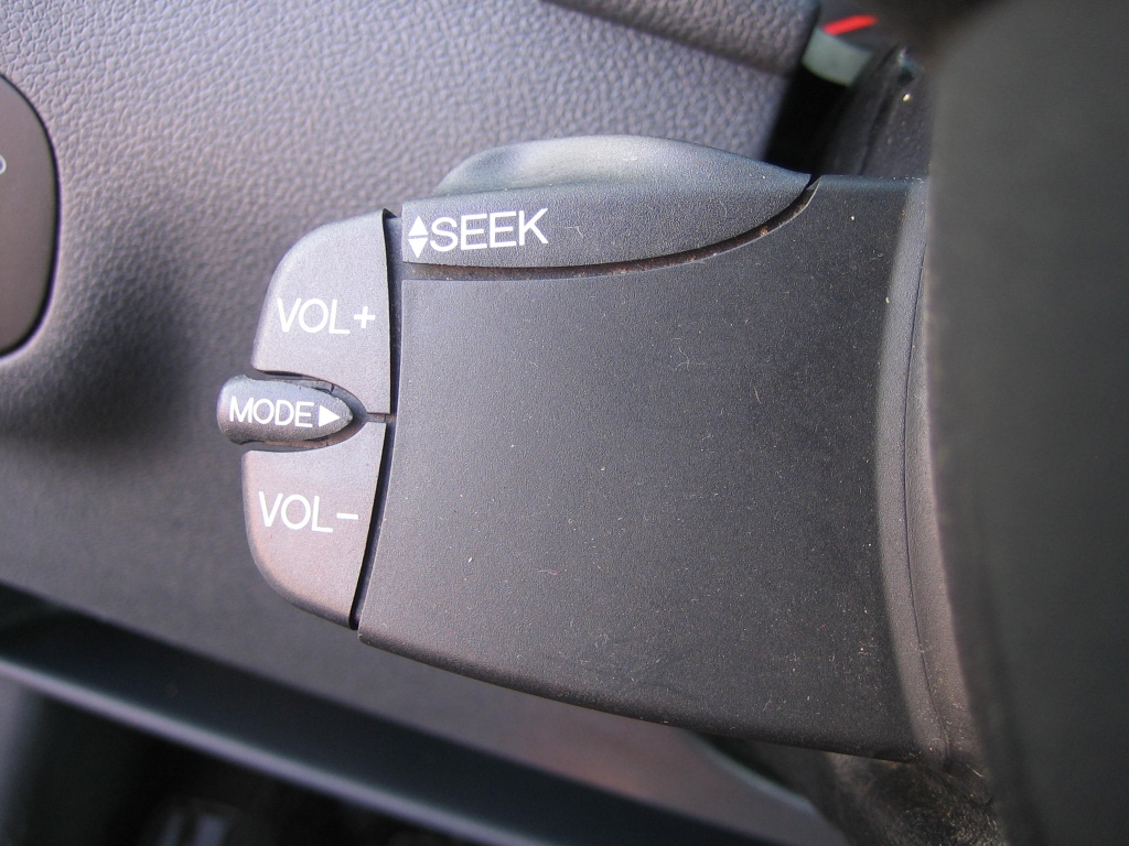 VISTA MANDOS AUDIO EN VOLANTE FORD TOURNEO CONET 1.8 TDCI 75CV COMBI