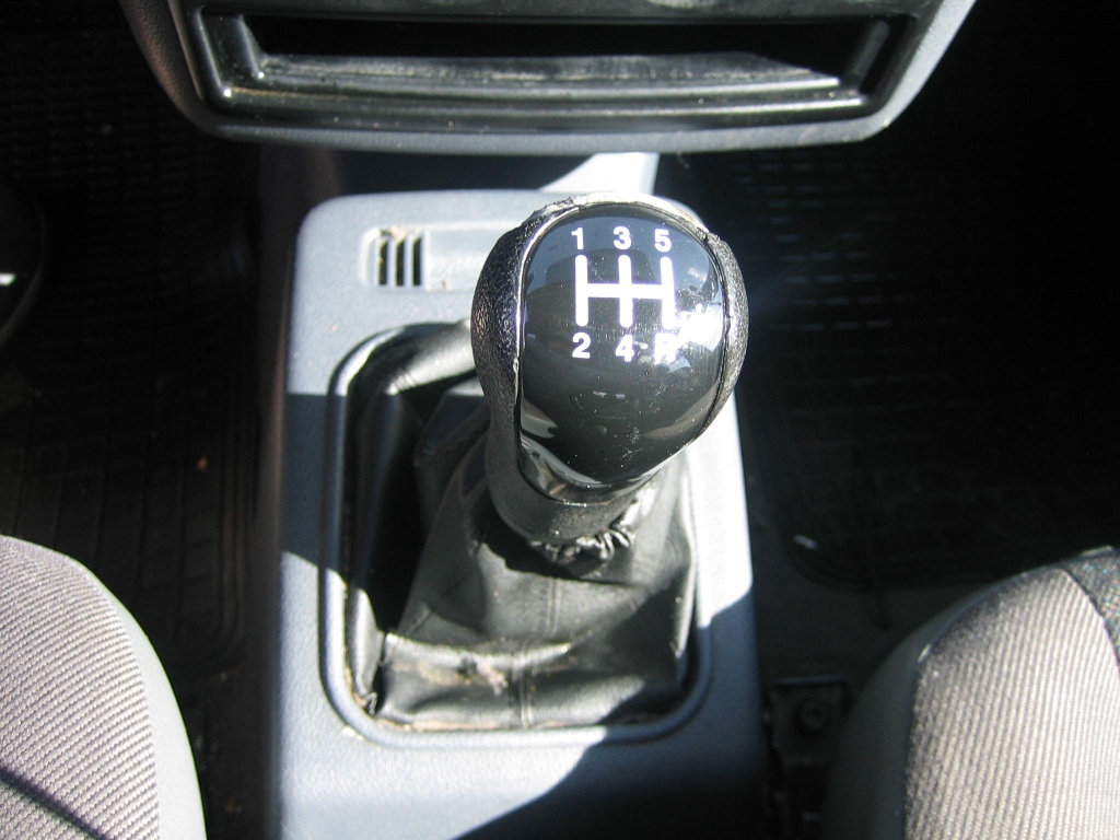 VISTA CAMBIO FORD TOURNEO CONET 1.8 TDCI 75CV COMBI