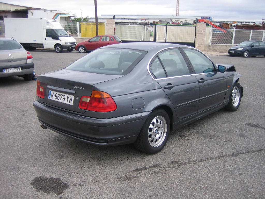 VISTA TRASERA DERECHA BMW 323 I 2.5 170CV