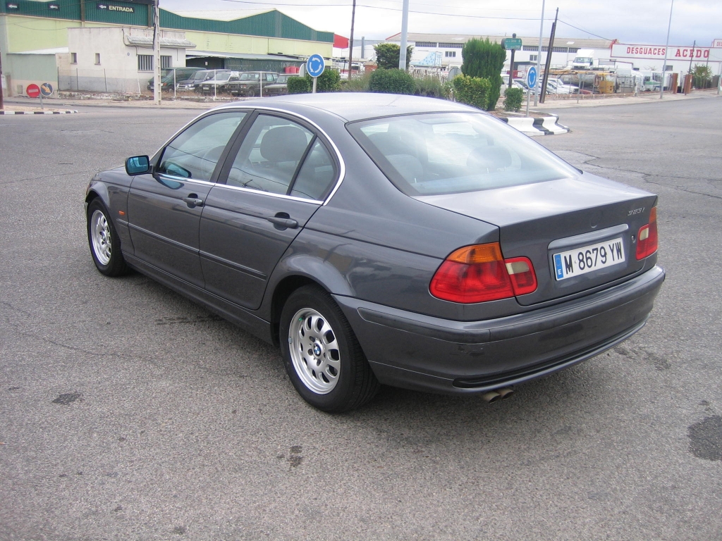 VISTA TRASERA IZQUIERDA BMW 323 I 2.5 170CV