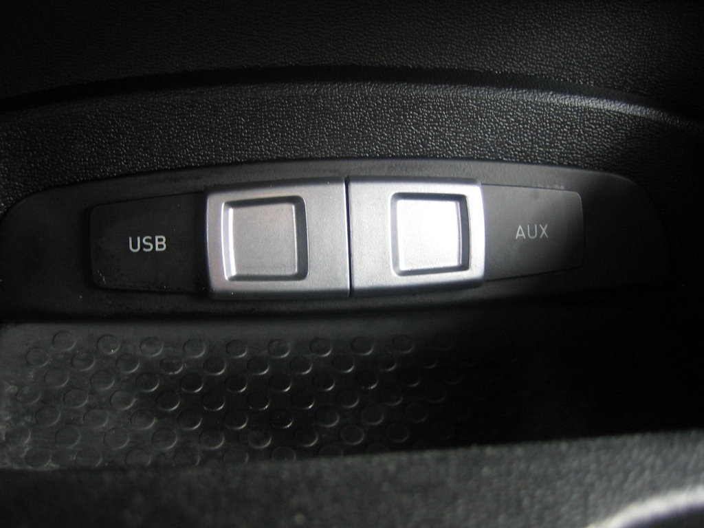 VISTA AUX Y USB SEAT LEON COPA STYLE 1.6 TDI 105CV