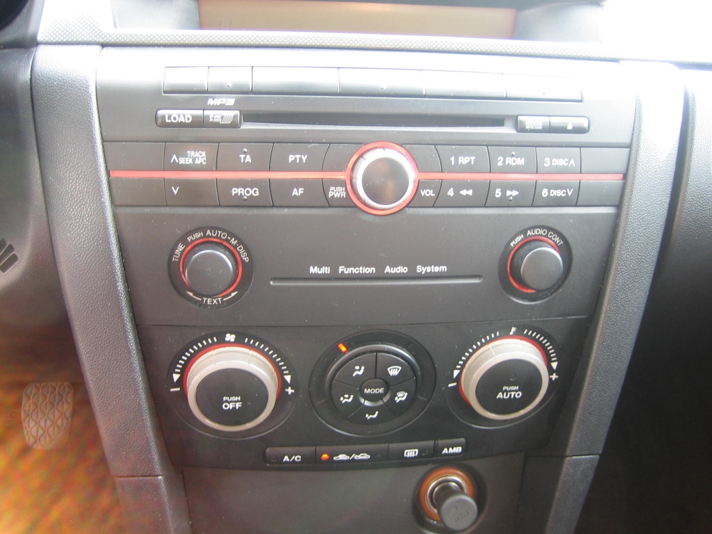 VISTA CD Y CLIMA MAZDA 3 1.6 CRDT SPORTIVE 110CV