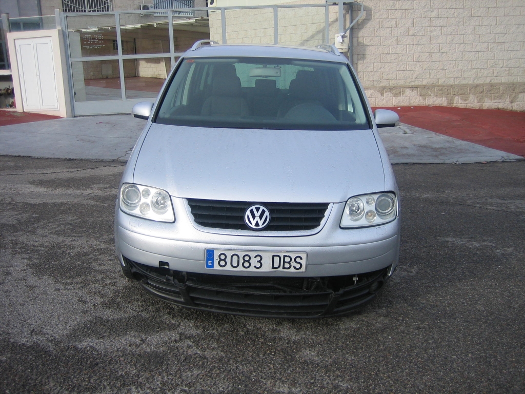 VISTA DELANTERA VOLSWAGEN TOURAN 2.0 TDI 140CV DSG