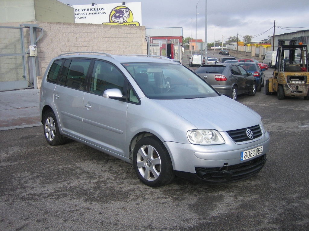 VISTA DELANTERA DERECHA VOLSWAGEN TOURAN 2.0 TDI 140CV DSG