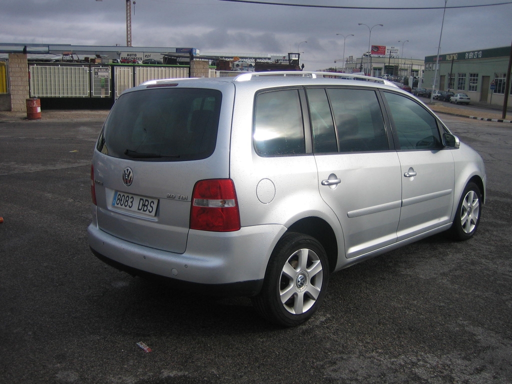 VISTA TRASERA DERECHA VOLSWAGEN TOURAN 2.0 TDI 140CV DSG