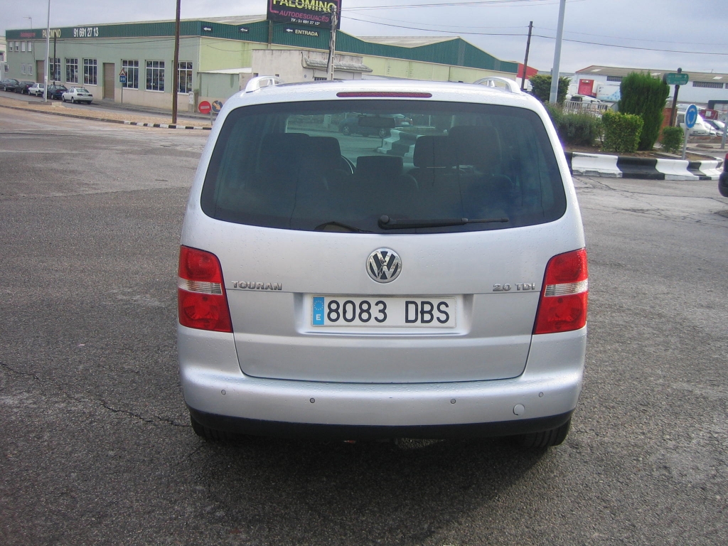 VISTA TRASERA VOLSWAGEN TOURAN 2.0 TDI 140CV DSG
