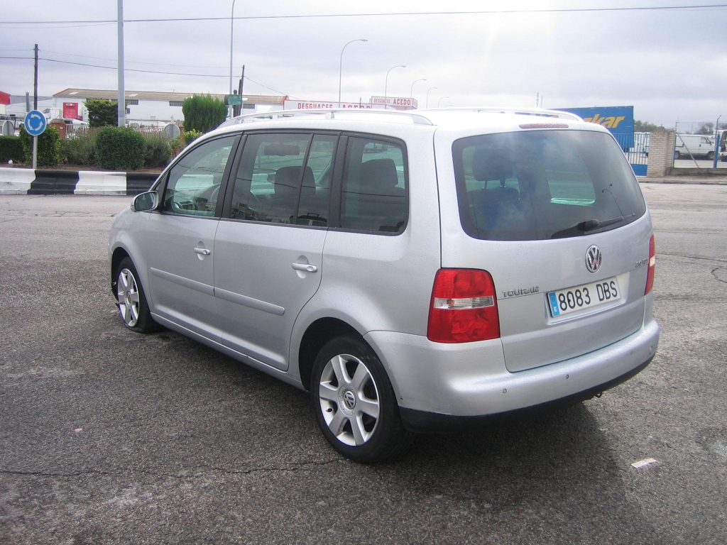 VISTA TRASERA IZQUIERDA VOLSWAGEN TOURAN 2.0 TDI 140CV DSG
