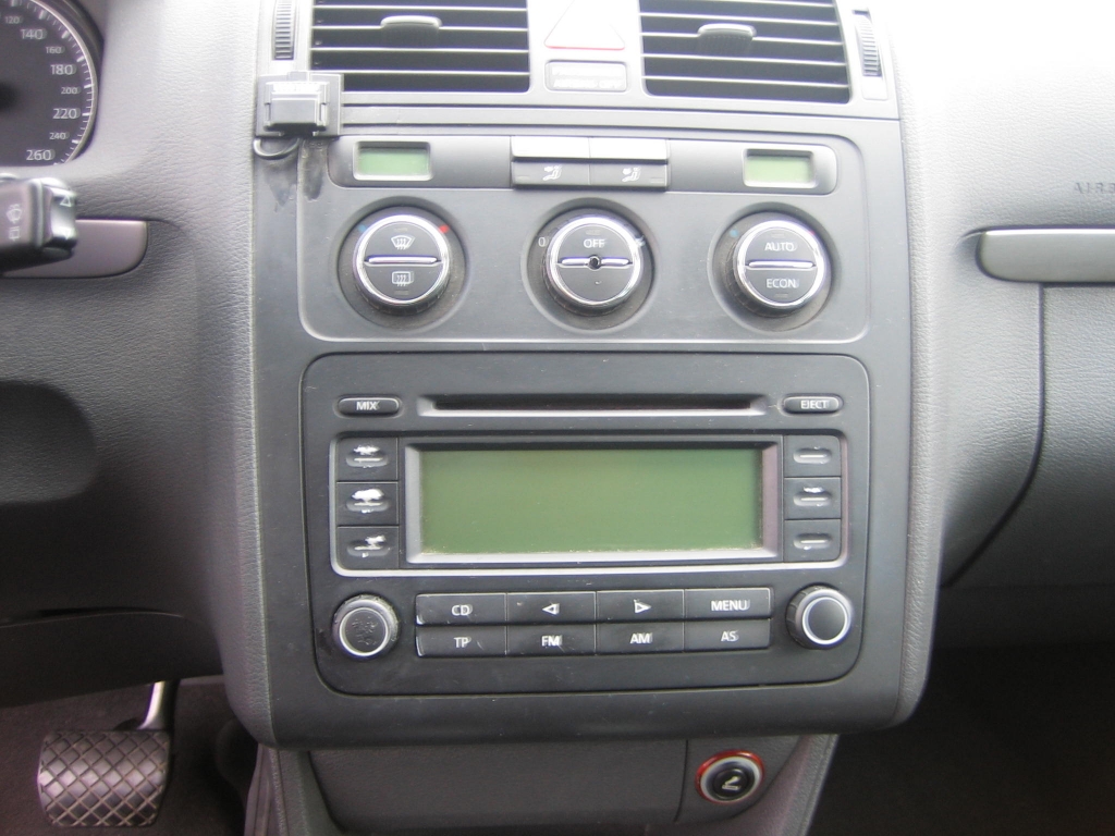 VISTA CD Y CLIMA BI ZONA VOLSWAGEN TOURAN 2.0 TDI 140CV DSG