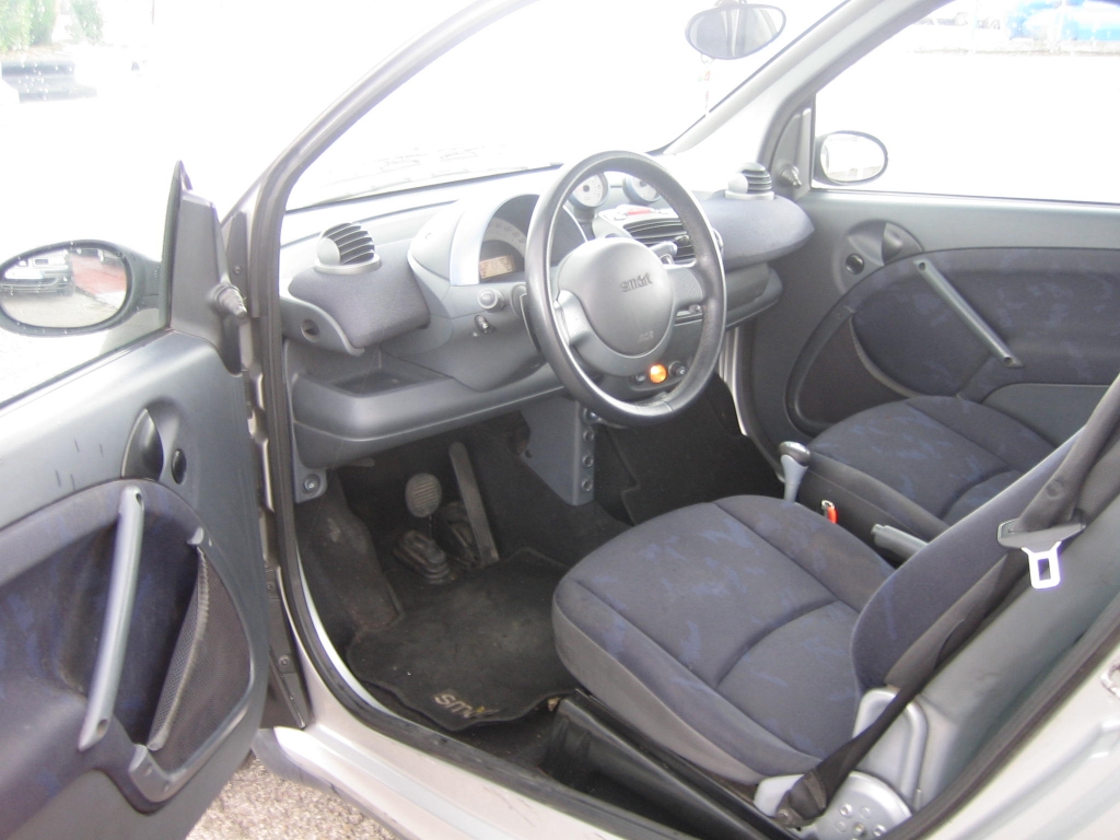 VISTA INTERIOR IZQUIERDO SMART 600 61CV GASOLINA