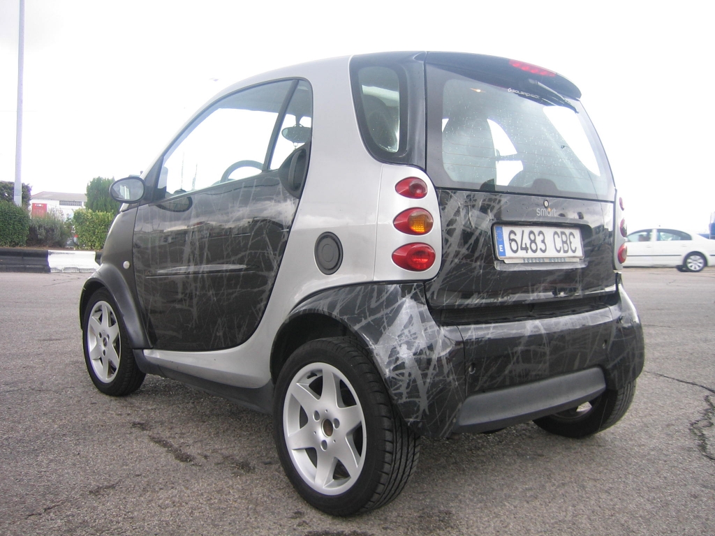 VISTA TRASERA IZQUIERDA SMART 600 61CV GASOLINA