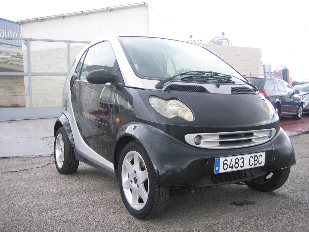 VISTA DELANTERA DERECHA SMART 600 61CV GASOLINA