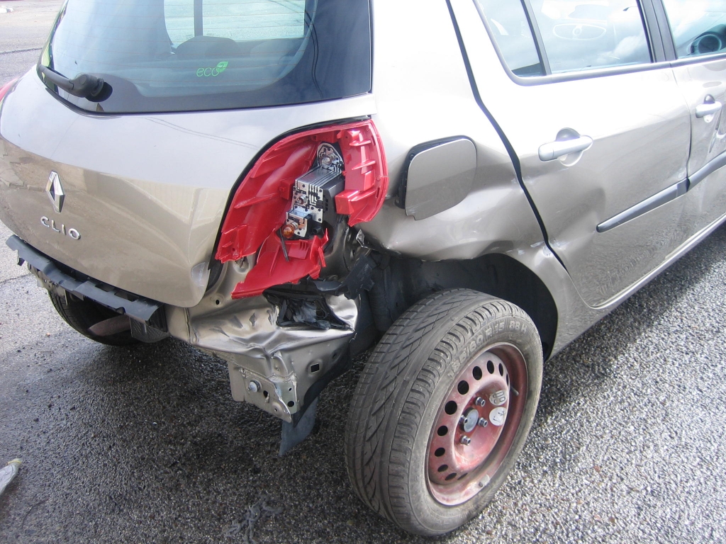 VISTA GOLPE TRASERO DERECHO RENAULT CLIO 1.2 I 100CV GASOLINA