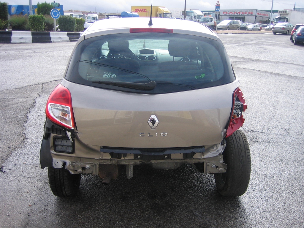 VISTA TRASERA RENAULT CLIO 1.2 I 100CV GASOLINA