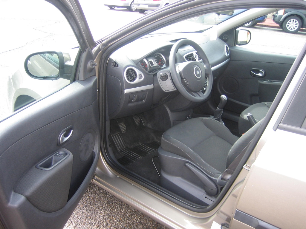 VISTA INTERIOR IZQUIERDO RENAULT CLIO 1.2 I 100CV GASOLINA