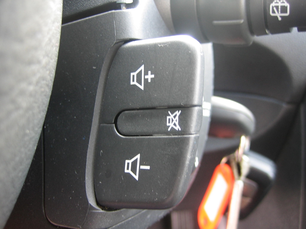 VISTA M,ANDOS AUDIO EN VOLANTE RENAULT CLIO 1.2 I 100CV GASOLINA