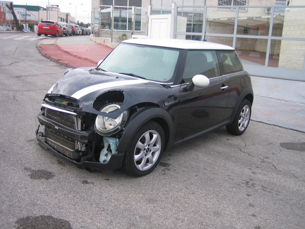 VISTA DELANTERA IZQUIERDA MINI COOPER D 1.6 108CV
