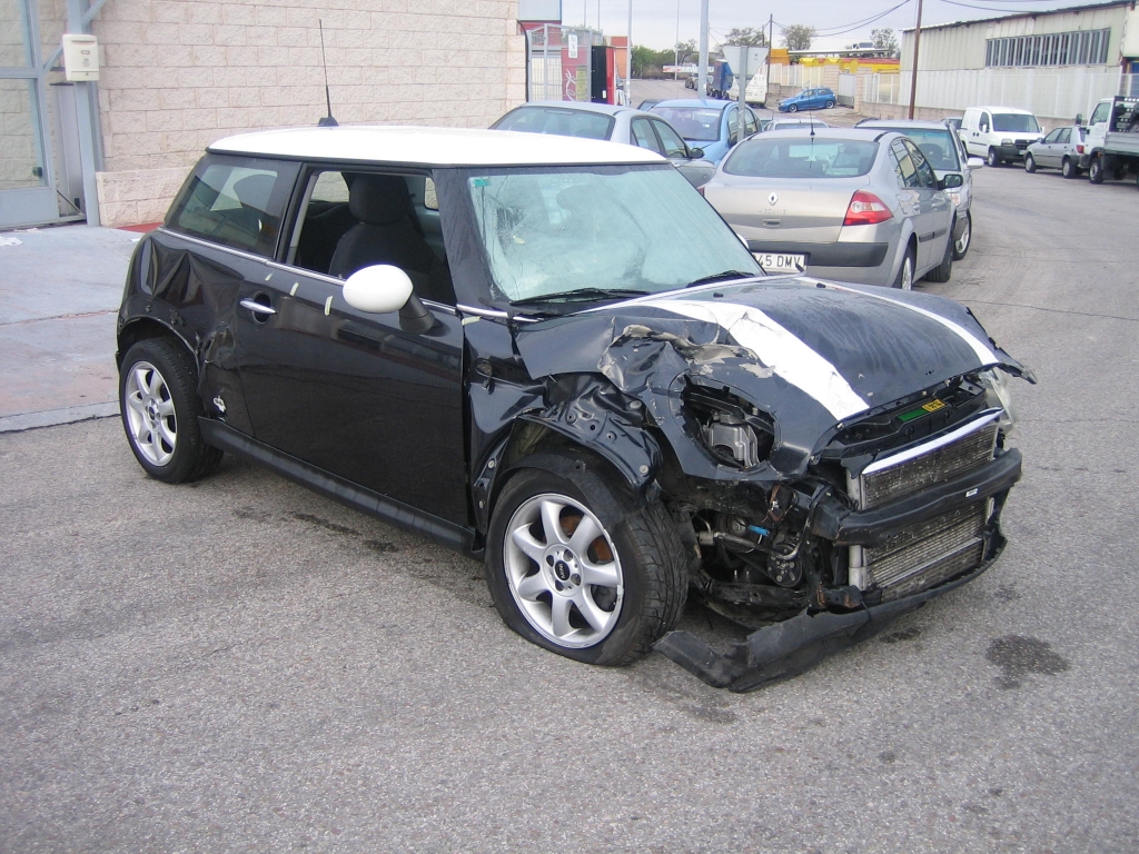 VISTA DELANTERA DERECHA MINI COOPER D 1.6 108CV