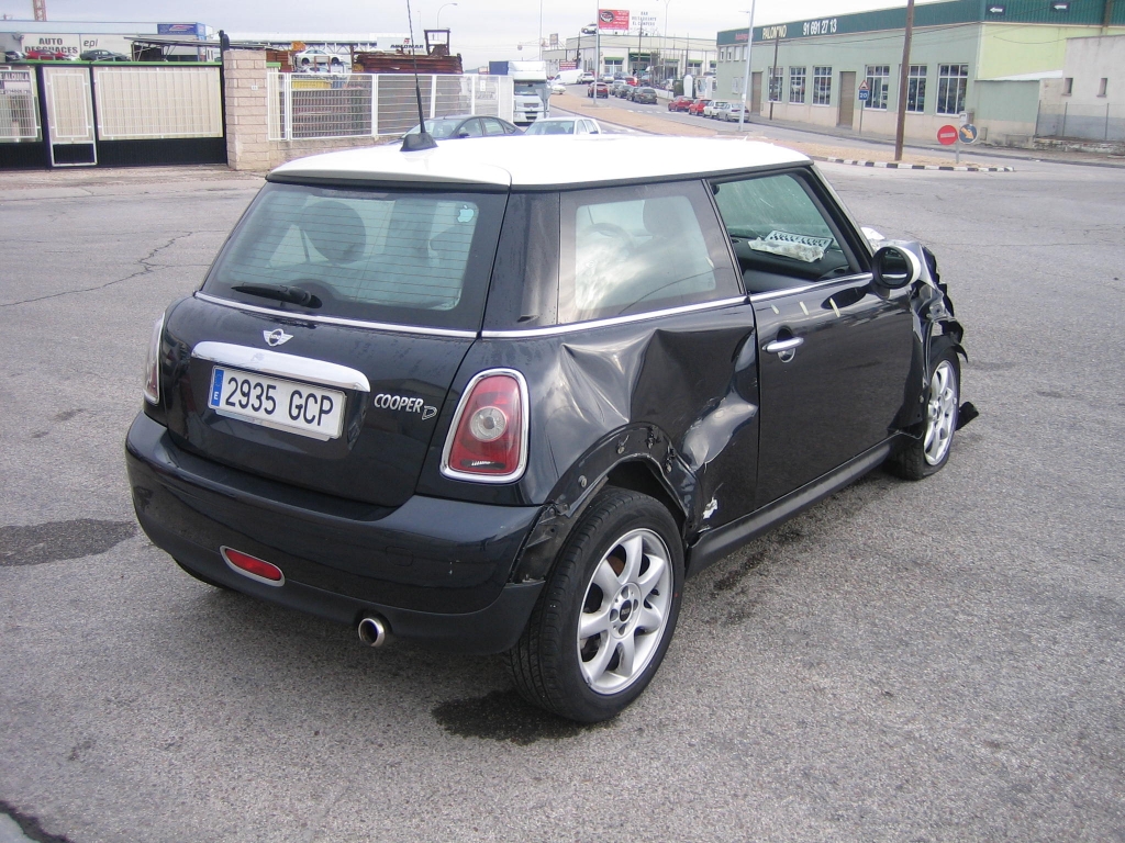 VISTA TRTASERA DERECHA MINI COOPER D 1.6 108CV