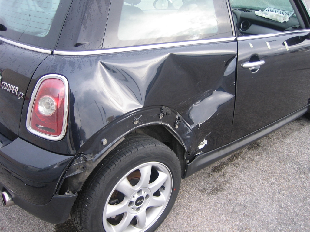 VISTA GOLPE TRASERO DERECHO MINI COOPER D 1.6 108CV